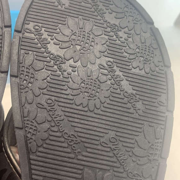 Yellow Box sandals - Picture 6 of 8